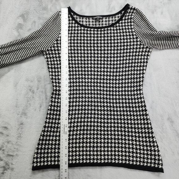Express Sweater Womens M Black White Houndstooth Striped Sleeves Merino Wool - Picture 9 of 10